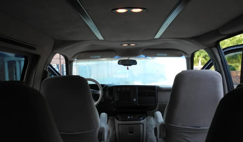 
								2003 GMC Savana G1500 Regency Conversion Van full									