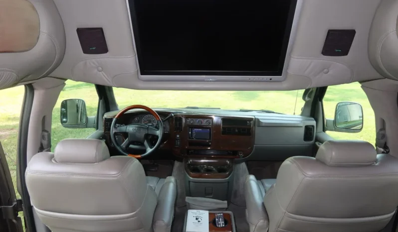 
								2004 GMC Savana 1500 Explorer Limited S Conversion Van full									