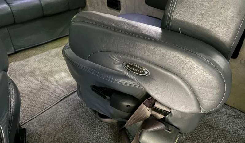 
								2007 Ford E-250 Super Duty Luxury Conversion Van full									