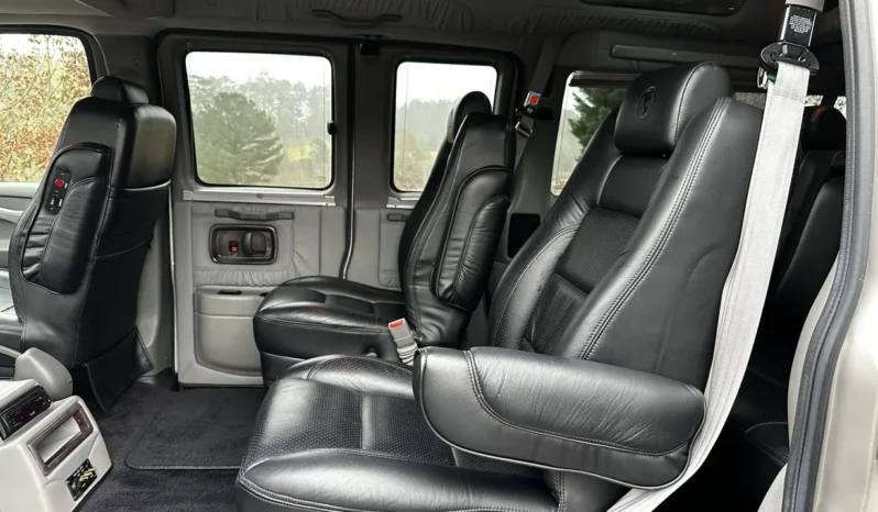 
								2008 GMC Savana 1500 AWD Conversion Van full									