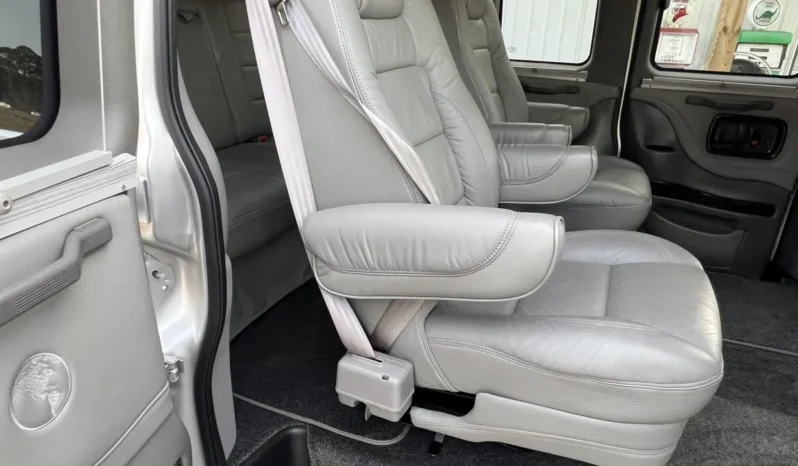 
								2010 Chevrolet Express Explorer Limited SE Conversion Van full									