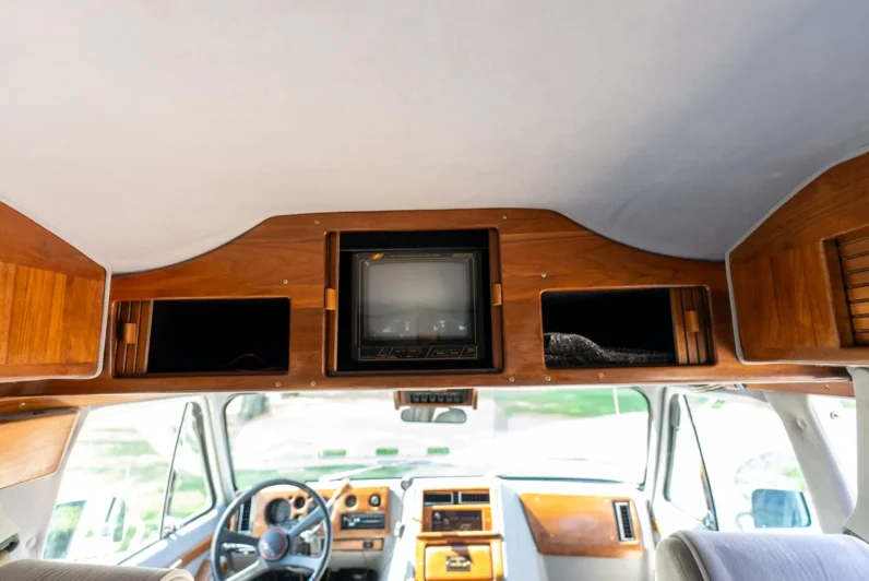 
								1991 GMC Vandura 2500 Starcraft Conversion Van full									