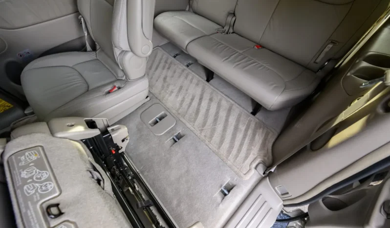 
								2004 Toyota Sienna XLE full									