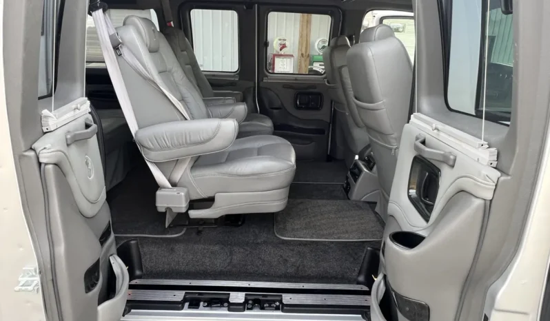 
								2010 Chevrolet Express Explorer Limited SE Conversion Van full									