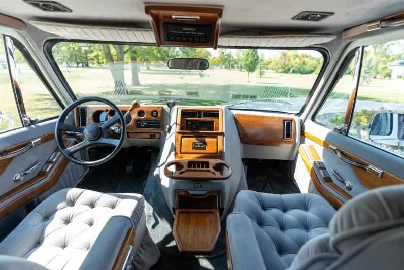 
								1991 GMC Vandura 2500 Starcraft Conversion Van full									