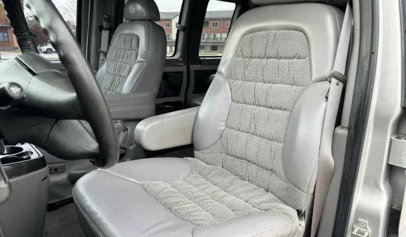 
								2006 Chevrolet Express Southern Comfort Conversion Van full									