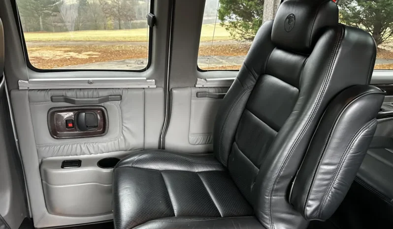 
								2008 GMC Savana 1500 AWD Conversion Van full									