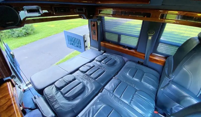 
								1995 GMC Safari AWD Conversion Van full									
