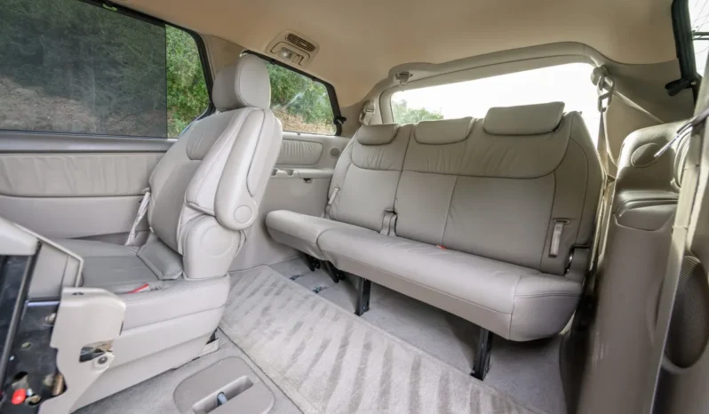 
								2004 Toyota Sienna XLE full									