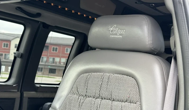 
								2006 Chevrolet Express Southern Comfort Conversion Van full									