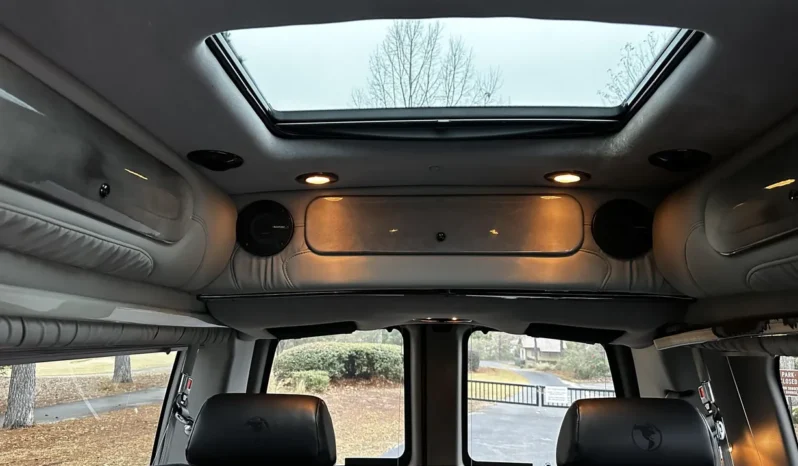 
								2008 GMC Savana 1500 AWD Conversion Van full									
