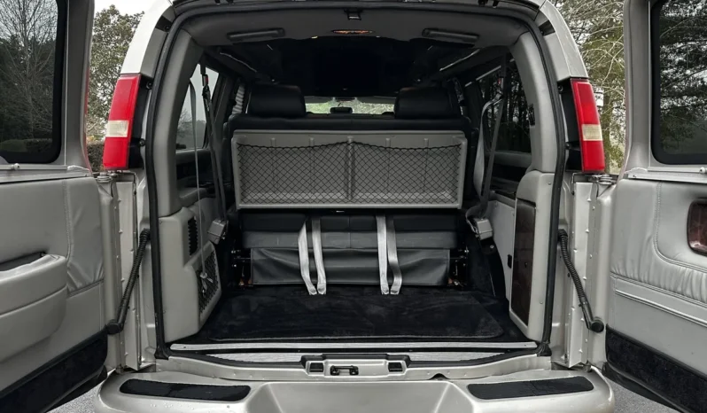 
								2008 GMC Savana 1500 AWD Conversion Van full									