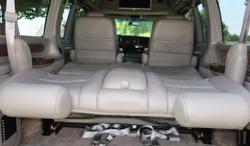 
								2004 GMC Savana 1500 Explorer Limited S Conversion Van full									
