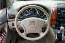 
										2004 Toyota Sienna XLE full									