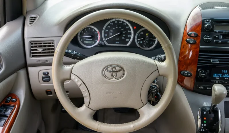
								2004 Toyota Sienna XLE full									