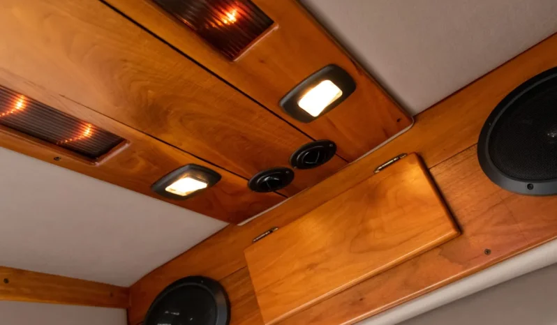 
								1998 Chevrolet Express Rocky Ridge Conversion Van full									