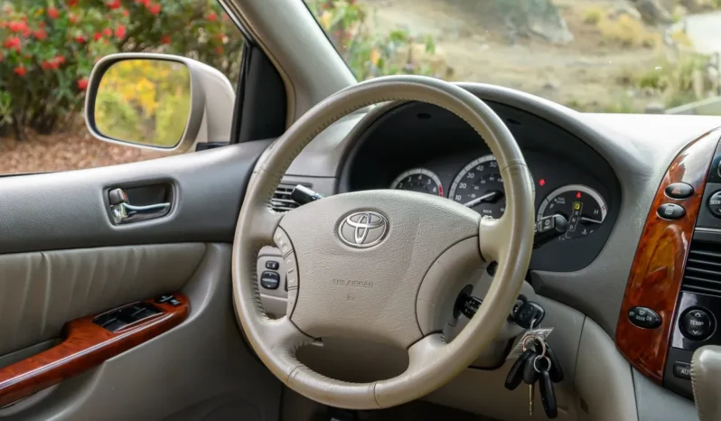 
								2004 Toyota Sienna XLE full									