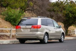 
										2004 Toyota Sienna XLE full									