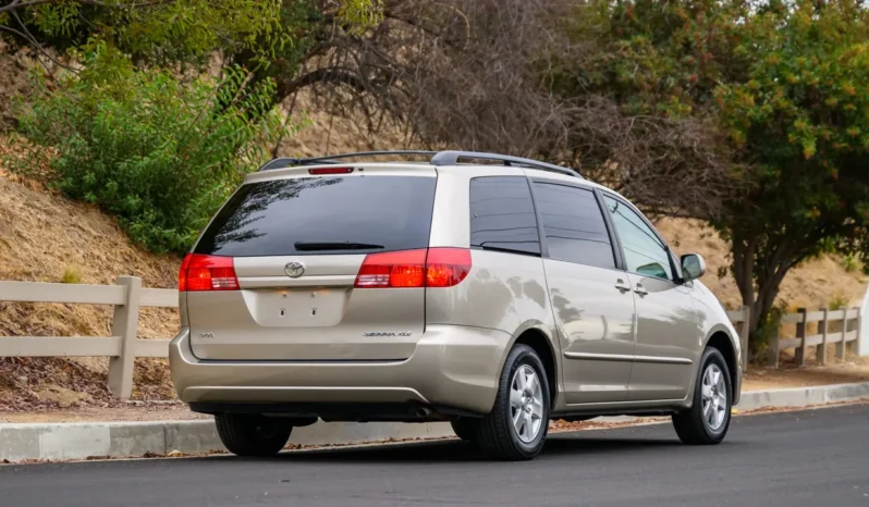 
								2004 Toyota Sienna XLE full									