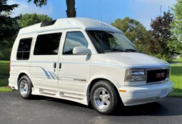 
										1995 GMC Safari AWD Conversion Van full									