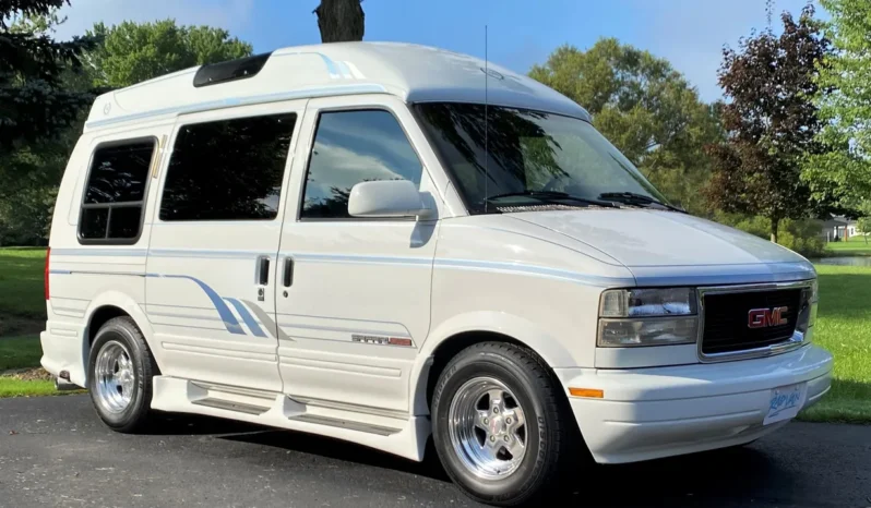 
								1995 GMC Safari AWD Conversion Van full									