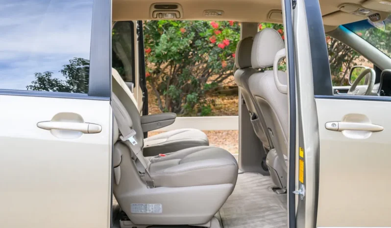 
								2004 Toyota Sienna XLE full									