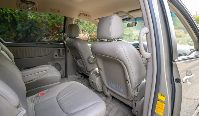 
								2004 Toyota Sienna XLE full									