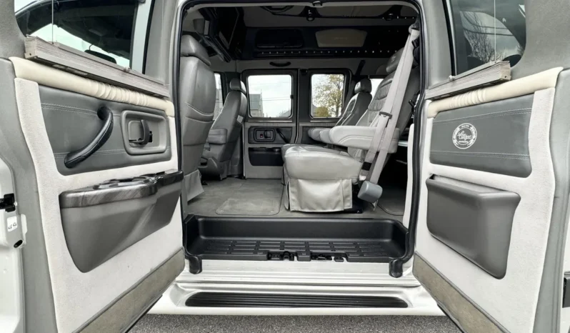 
								2006 Chevrolet Express Southern Comfort Conversion Van full									
