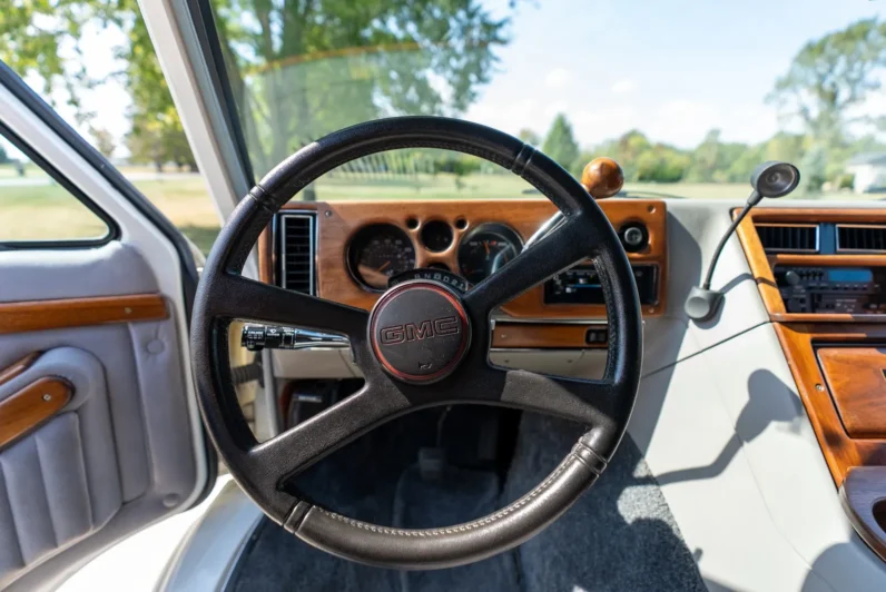 
								1991 GMC Vandura 2500 Starcraft Conversion Van full									
