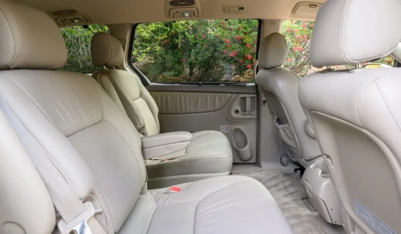 
								2004 Toyota Sienna XLE full									