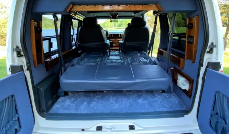 
								1995 GMC Safari AWD Conversion Van full									