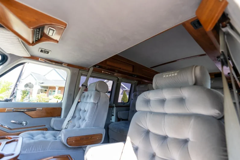 
								1991 GMC Vandura 2500 Starcraft Conversion Van full									