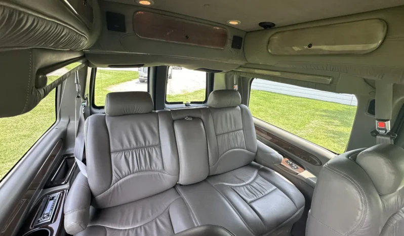 
								2004 GMC Savana 1500 Explorer Limited S Conversion Van full									