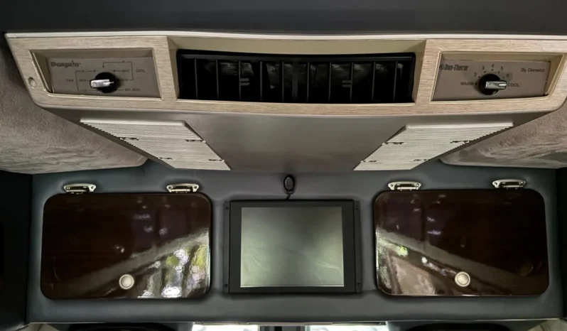 
								2007 Ford E-250 Super Duty Luxury Conversion Van full									
