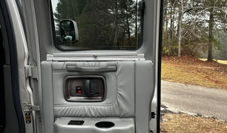 
								2008 GMC Savana 1500 AWD Conversion Van full									