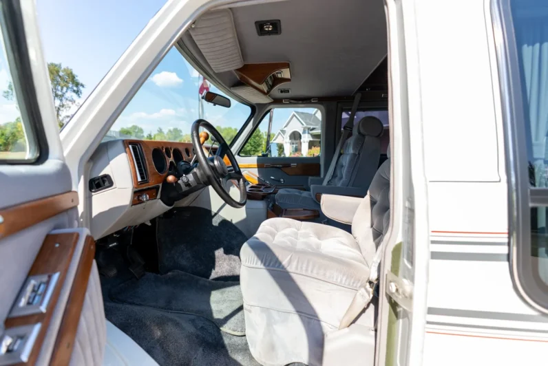 
								1991 GMC Vandura 2500 Starcraft Conversion Van full									