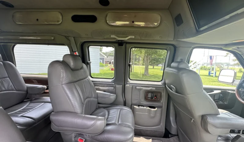 
								2004 GMC Savana 1500 Explorer Limited S Conversion Van full									