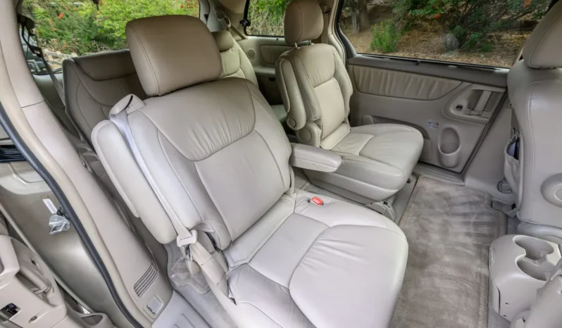 
								2004 Toyota Sienna XLE full									