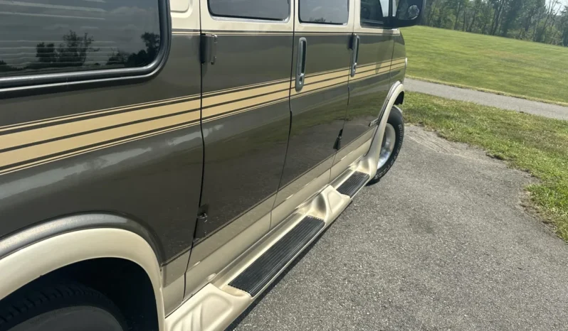 
								2002 Chevrolet Express G1500 Sherrod Conversion Van full									