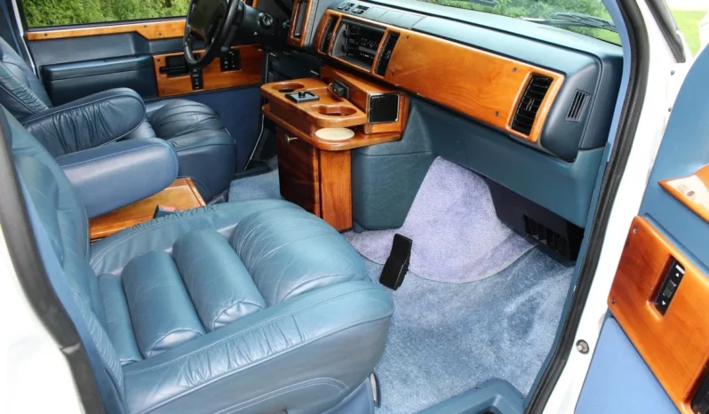 
								1995 GMC Safari AWD Conversion Van full									