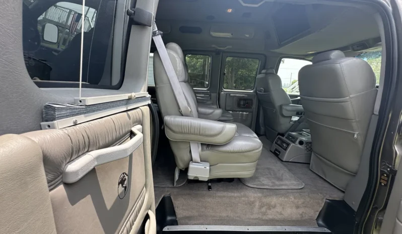 
								2004 GMC Savana 1500 Explorer Limited S Conversion Van full									