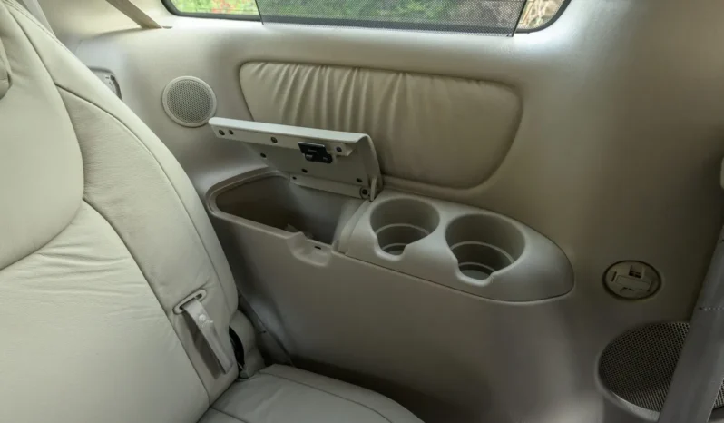 
								2004 Toyota Sienna XLE full									