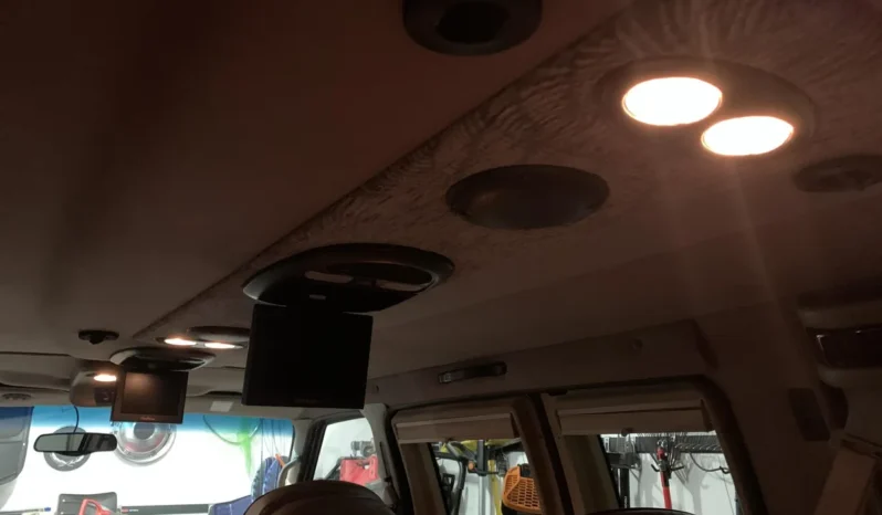 
								2001 Ford Econoline E-350 Super Duty Waldoch Conversion Van full									