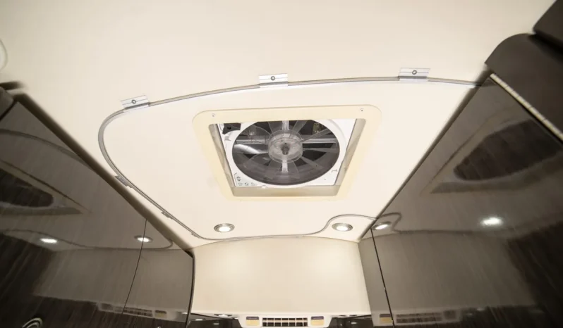 
								2010 Chevrolet Express 3500 Airstream Avenue Class B Coach full									