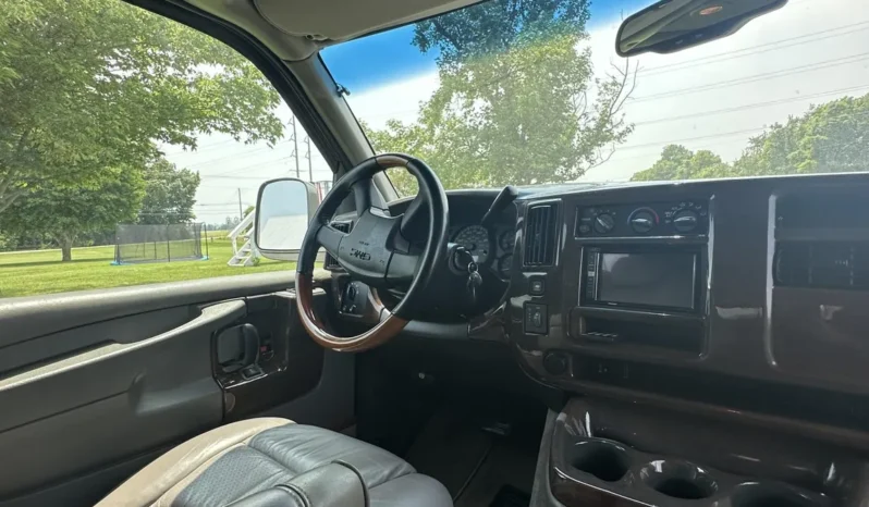 
								2004 GMC Savana 1500 Explorer Limited S Conversion Van full									