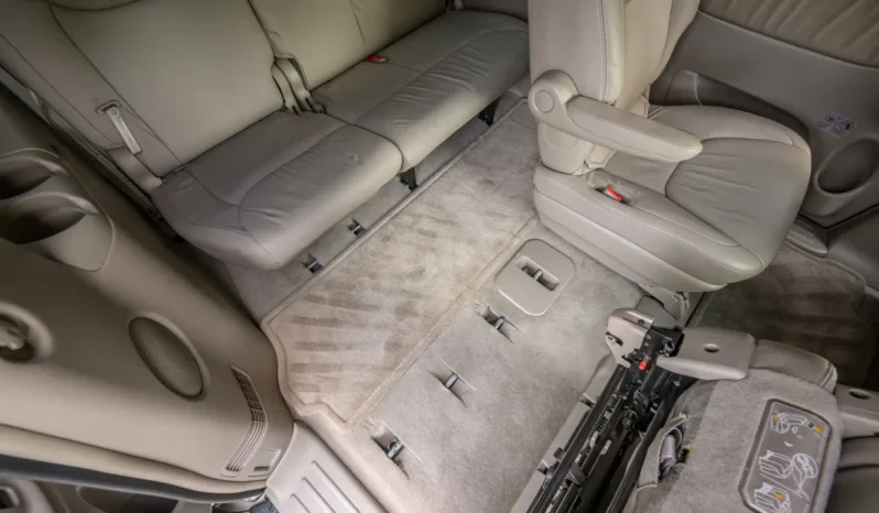 
								2004 Toyota Sienna XLE full									
