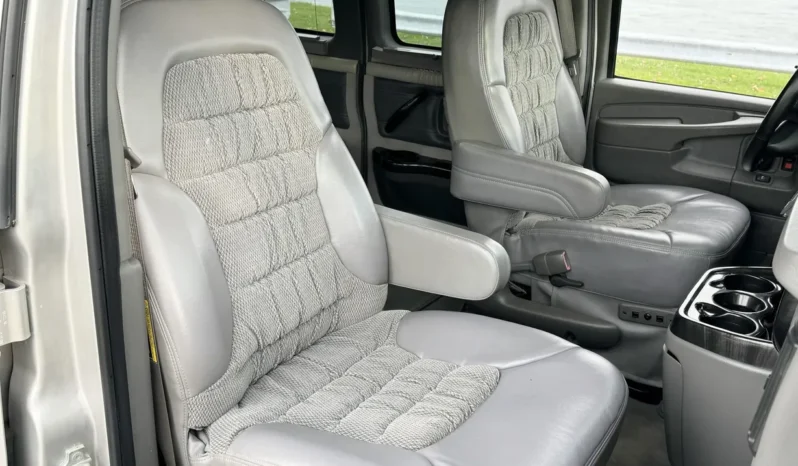 
								2006 Chevrolet Express Southern Comfort Conversion Van full									