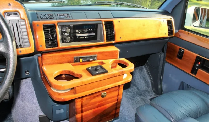 
								1995 GMC Safari AWD Conversion Van full									