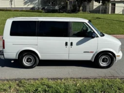 
										2000 Chevrolet Astro AWD full									