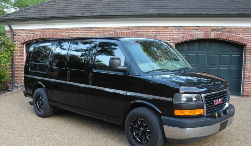 
								2003 GMC Savana G1500 Regency Conversion Van full									